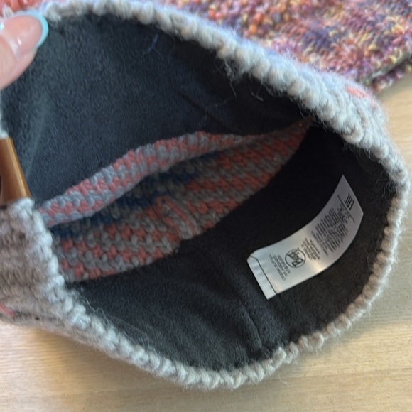 BUFF | Blue and Pink Knit Beanie with Pom-Pom - Picture 7 of 11